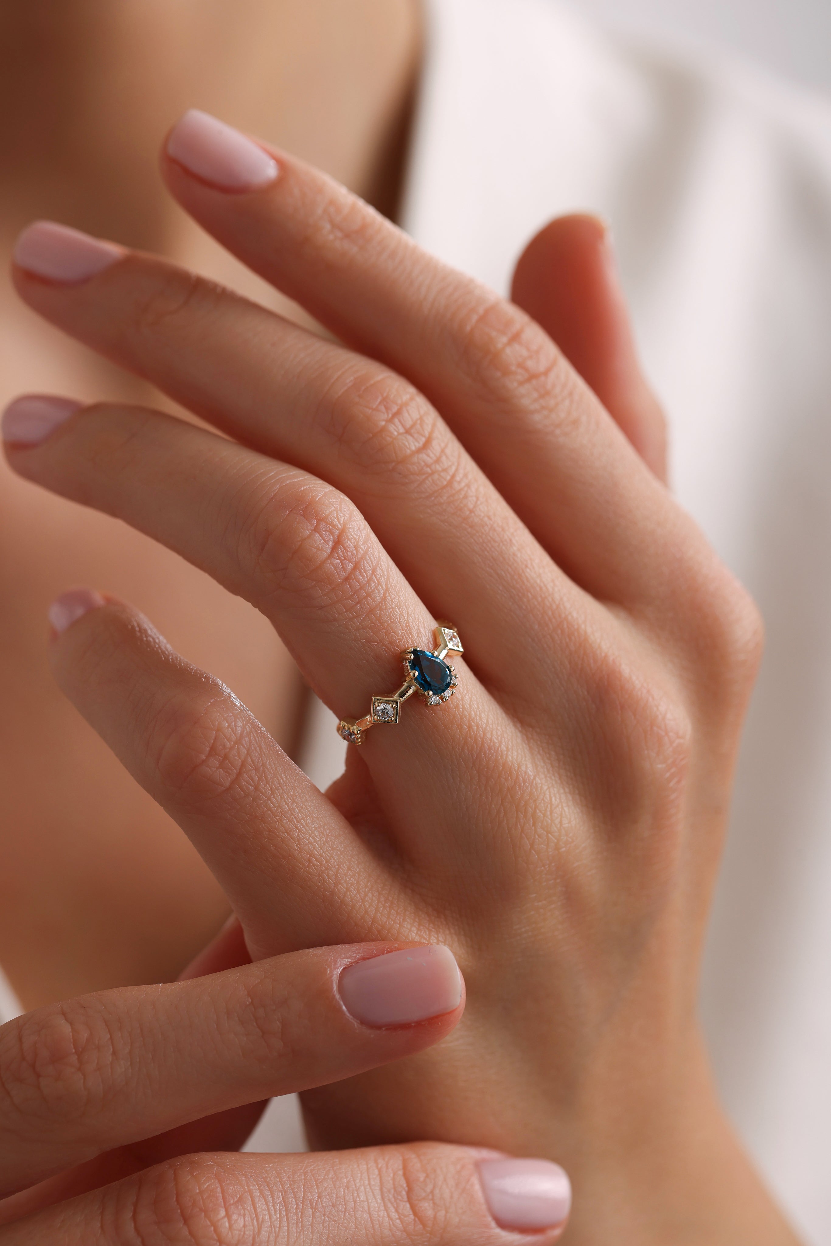 14k Gold Noble Crown Sapphire Ring