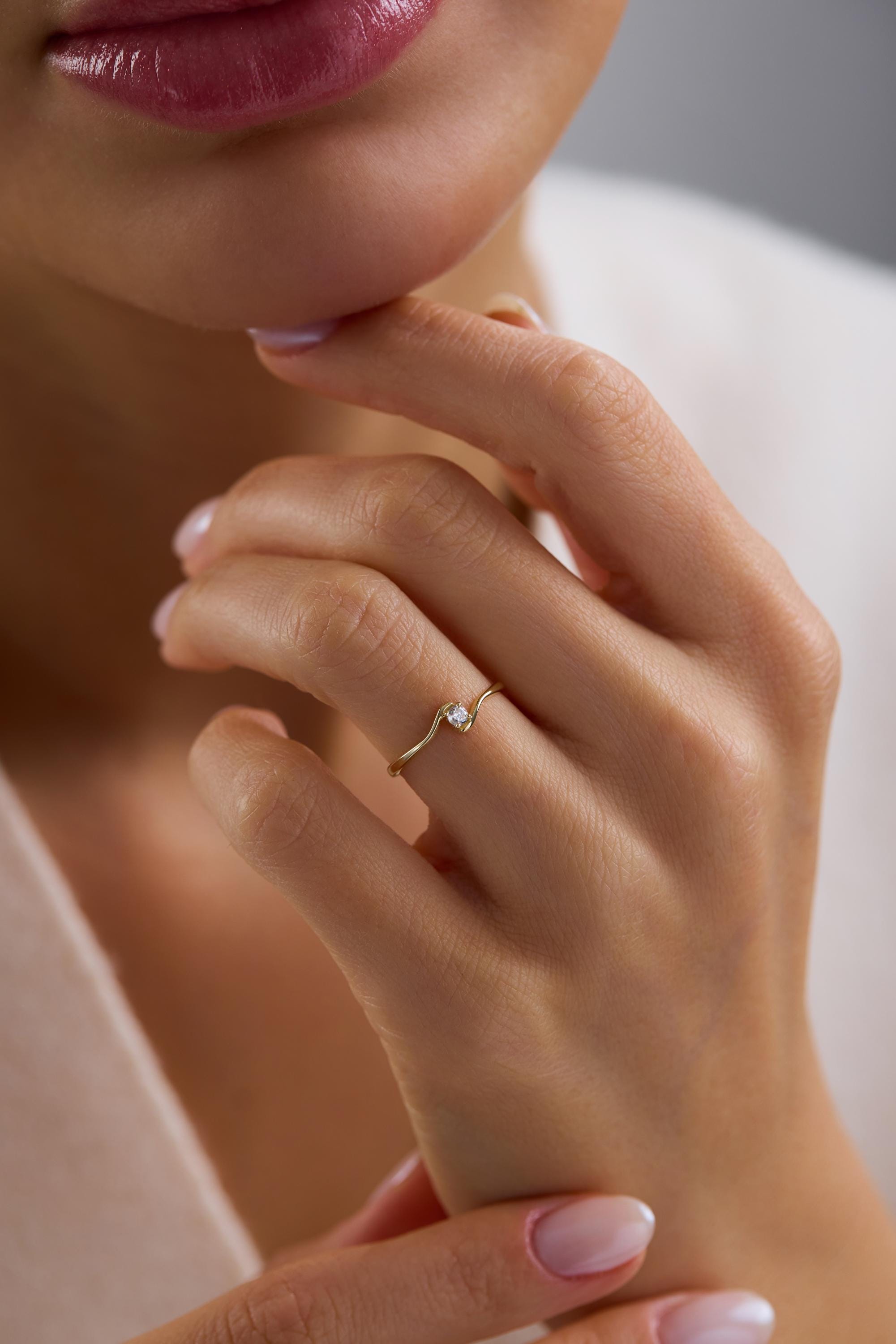14K Solid Gold Dainty Wave Diamond Ring