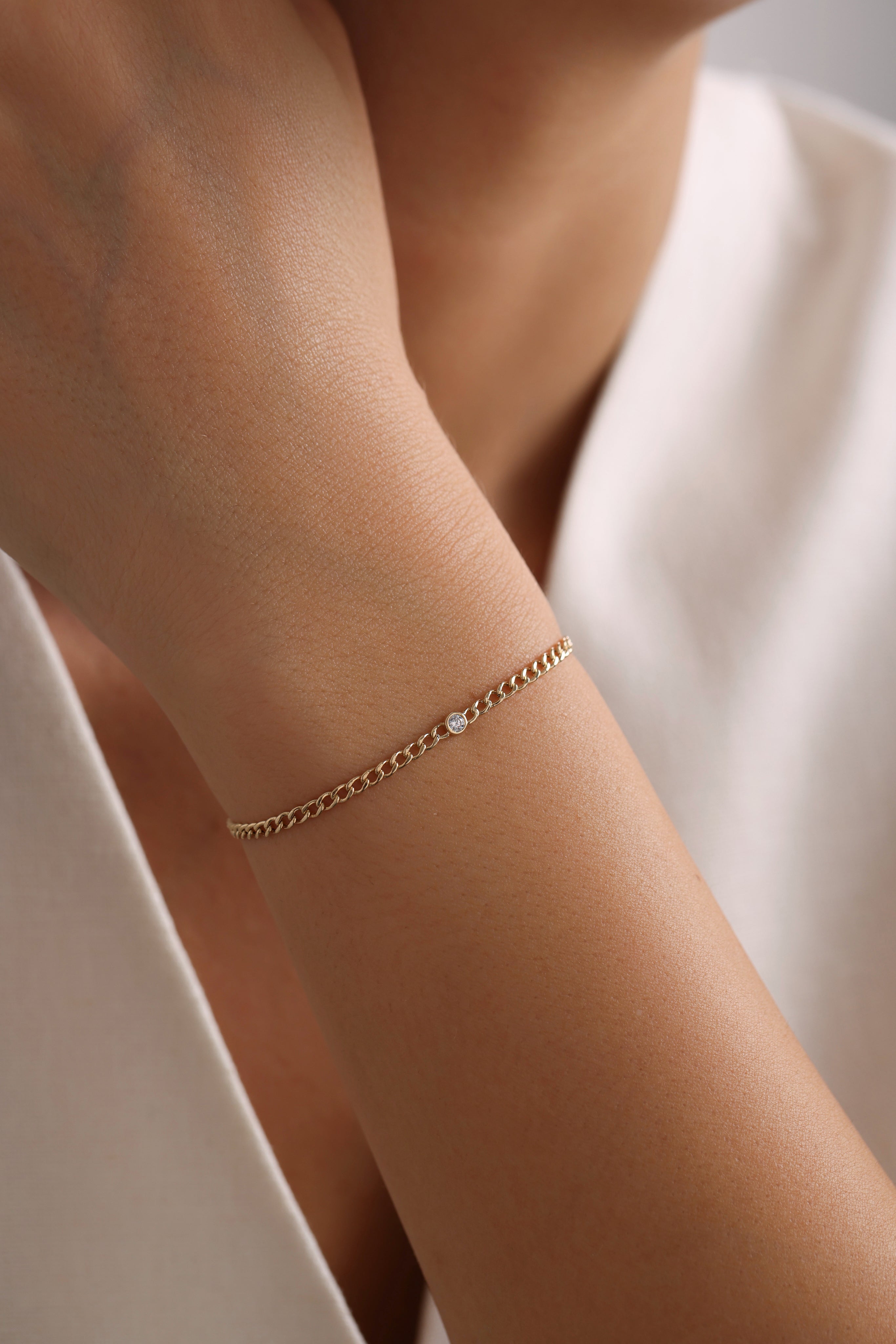 14k Gold Solitaire Curb Chain Bracelet