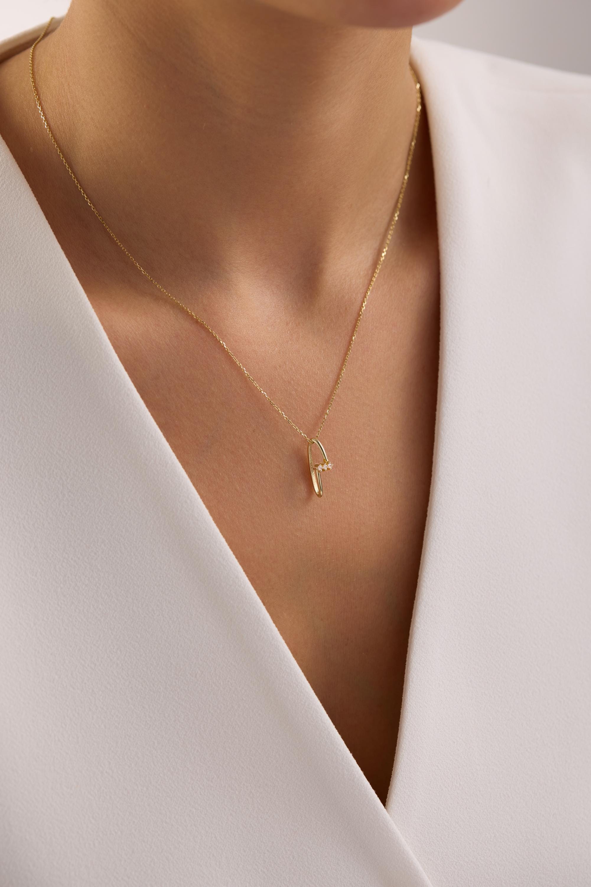 14K Gold Three Stone Wave Pendant Necklace